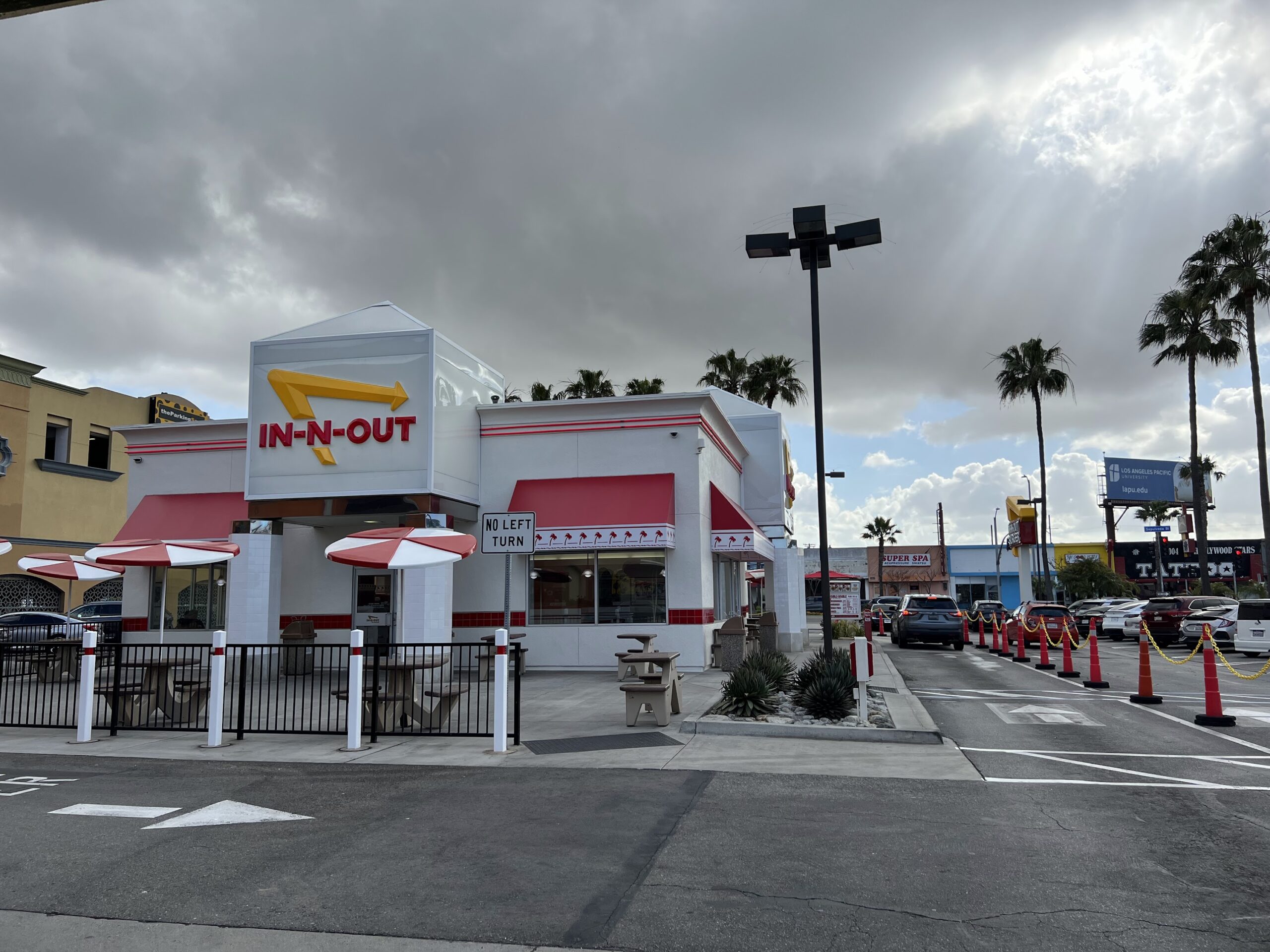 Restaurante-In-N-Out-Burger-los-angeles