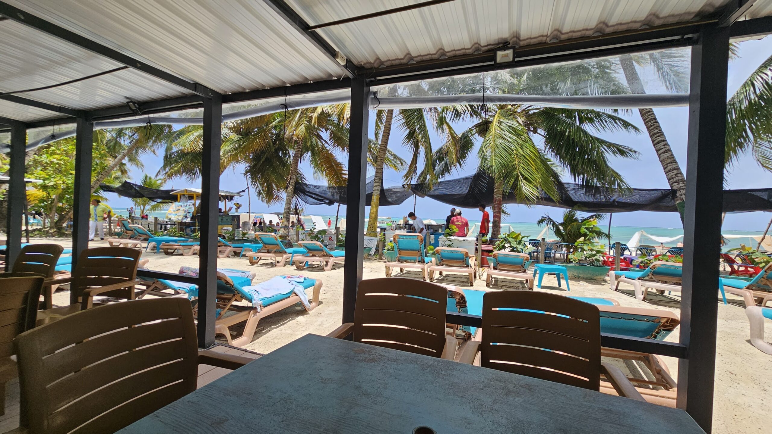 Aqua-Beach-Club-Caribena-y-Bar-San-andres